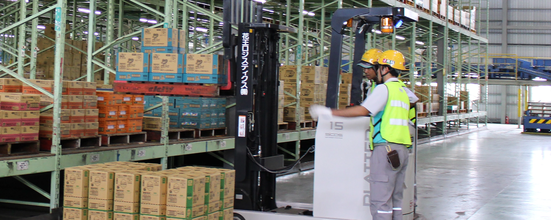 デジタル簡易無線機の導入事例 物流拠点 花王ロジスティクス様