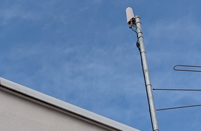 導入事例 屋外の衛星アンテナ