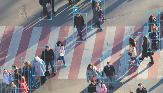 モトローラ AI監視カメラシステム AVIGILON アビジロン AIが検索対象を探し出す