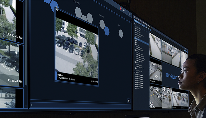 モトローラ AI監視カメラシステム AVIGILON アビジロン AIが異常行動を検知