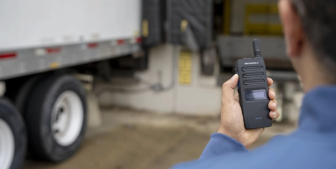 モトローラ IP無線機 TLK110 AIがノイズを抑制、よりクリアな音声に